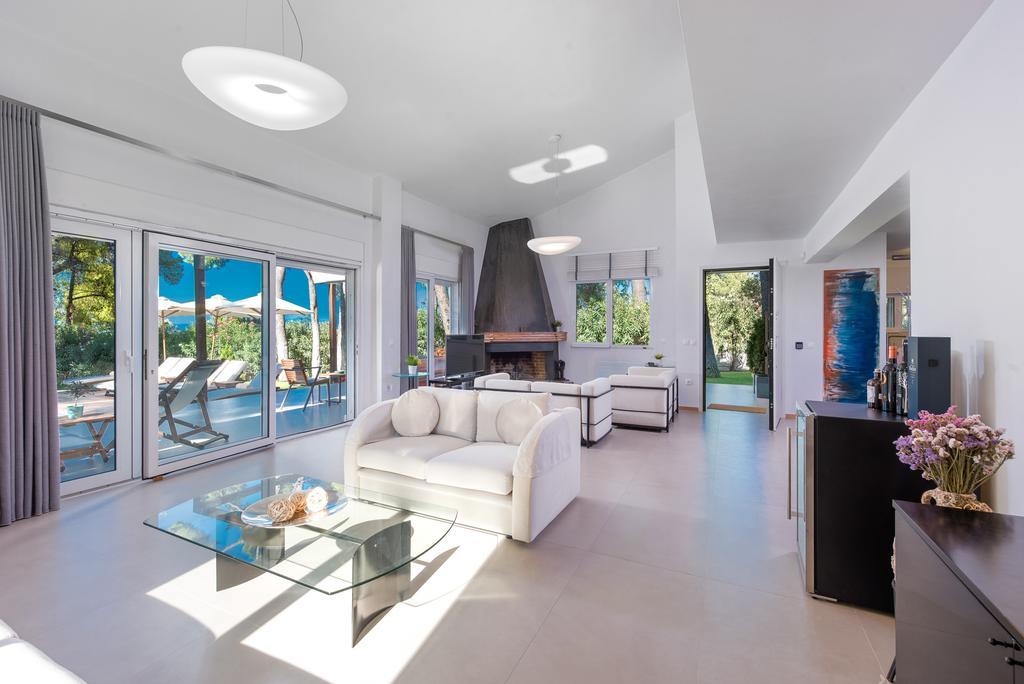The White Villa At Sani Sani  Bagian luar foto