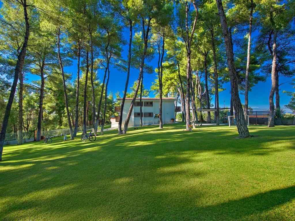 The White Villa At Sani Sani  Bagian luar foto